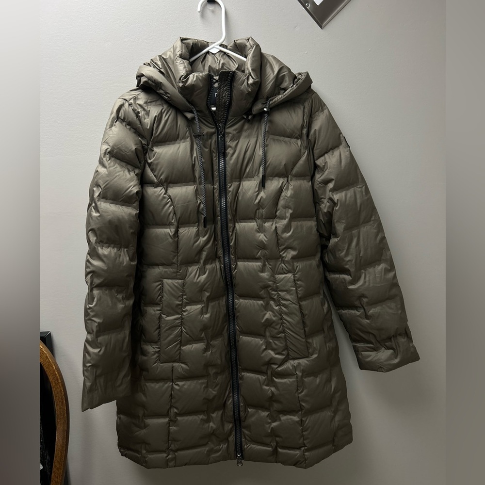 Nuage Women’s Olive Green Hooded Puffer Coat